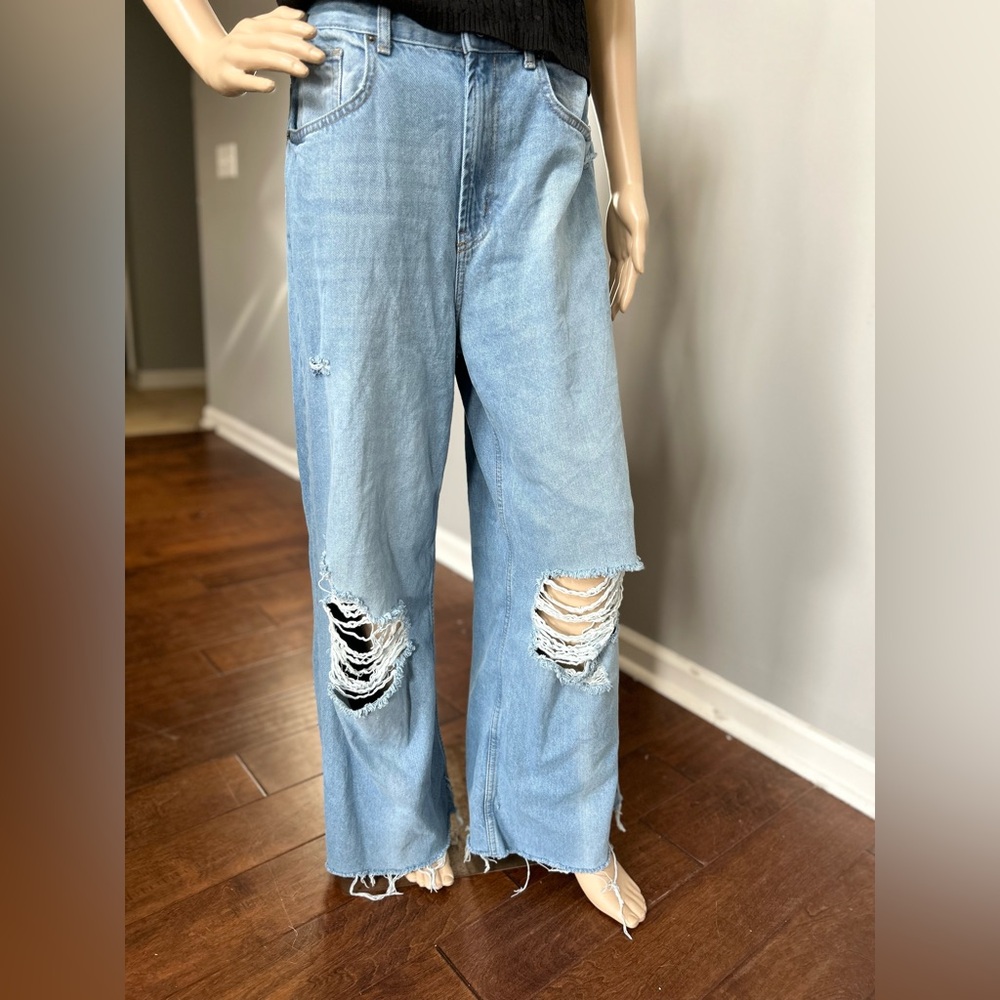 BDG Light Wash Skater Baggy Jeans - Picture 3 of 8